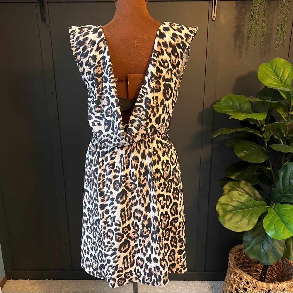 Alice + Olivia Shellie Leopard Open back dress size medium - Picture 7 of 9